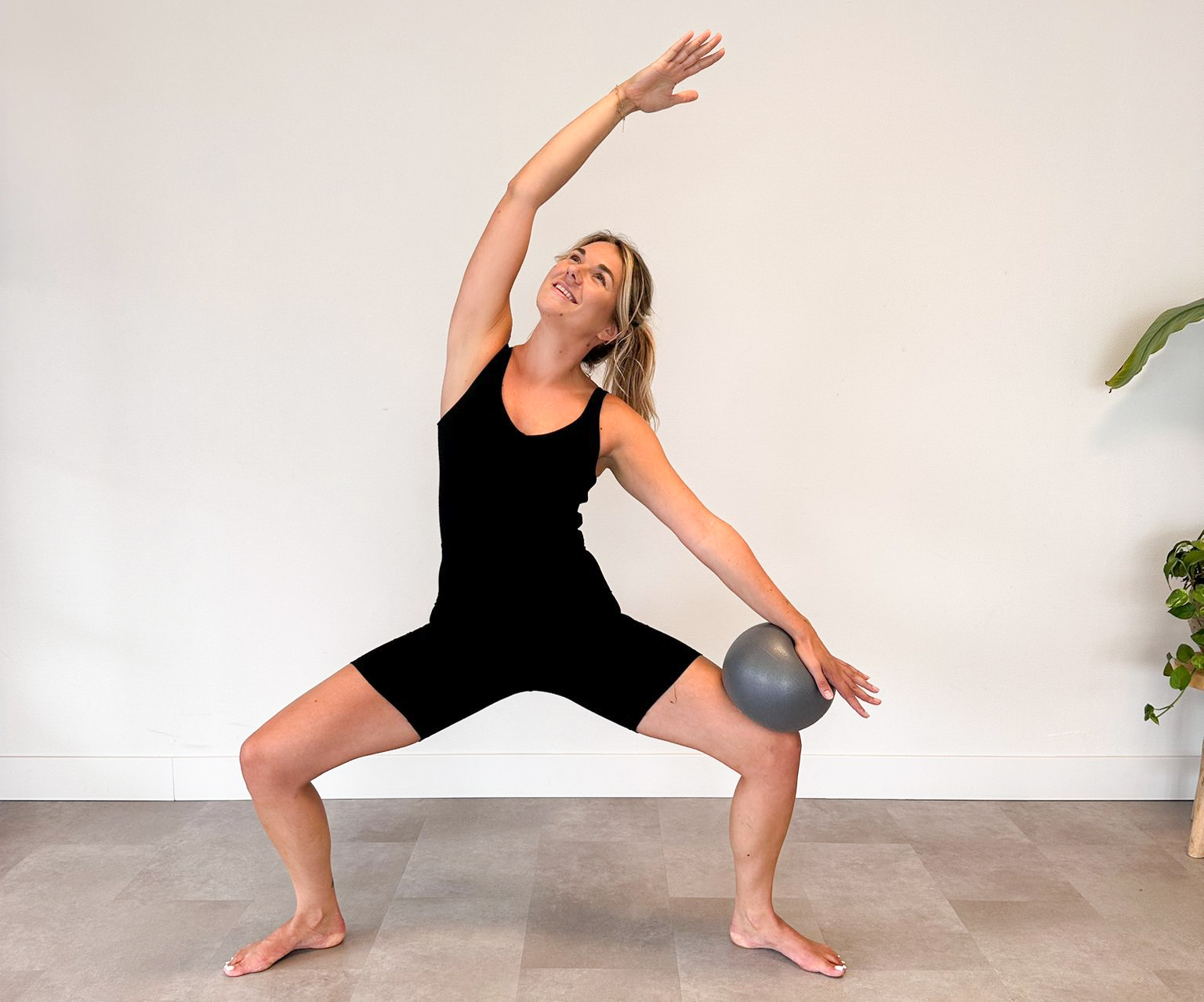 Barre Pilate Studio BPE Vrouw in pilates houding